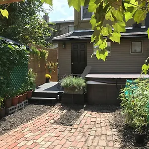 Apartment Love-nest With Private Hot Tub Toronto