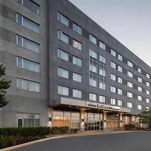 By Marriott Montreal Airport Hotel