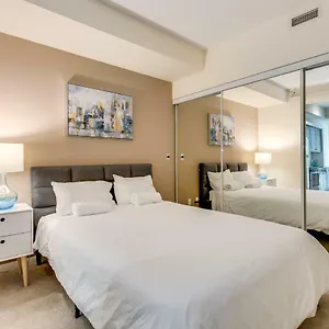 Apartment Stunning By Waterfront Toronto