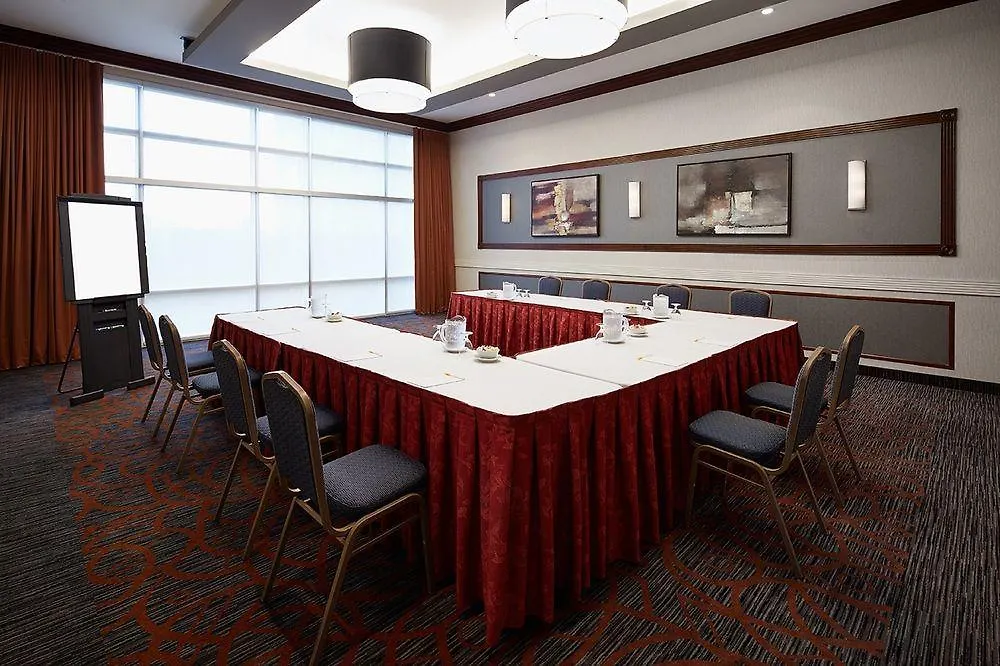 Courtyard By Marriott Montreal Airport Hotel Dorval