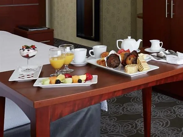 Courtyard By Marriott Montreal Airport Hotel Dorval