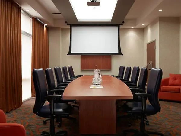 Courtyard By Marriott Montreal Airport Hotel Dorval