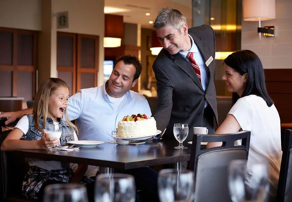 Courtyard By Marriott Montreal Airport Hotel Dorval