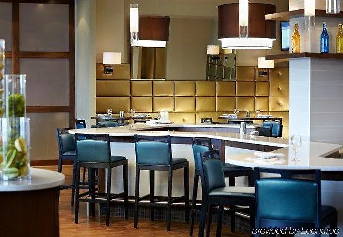 Courtyard By Marriott Montreal Airport Hotel Dorval