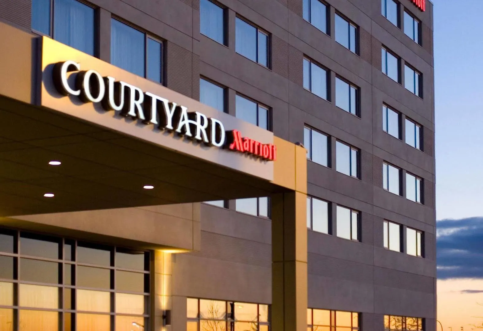 Courtyard By Marriott Montreal Airport Hotel Dorval