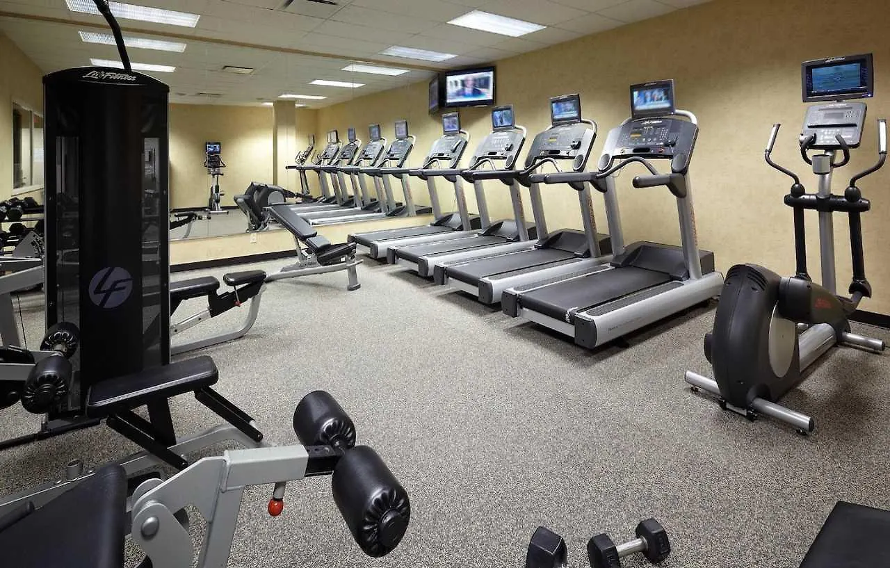 Courtyard By Marriott Montreal Airport Hotel Dorval