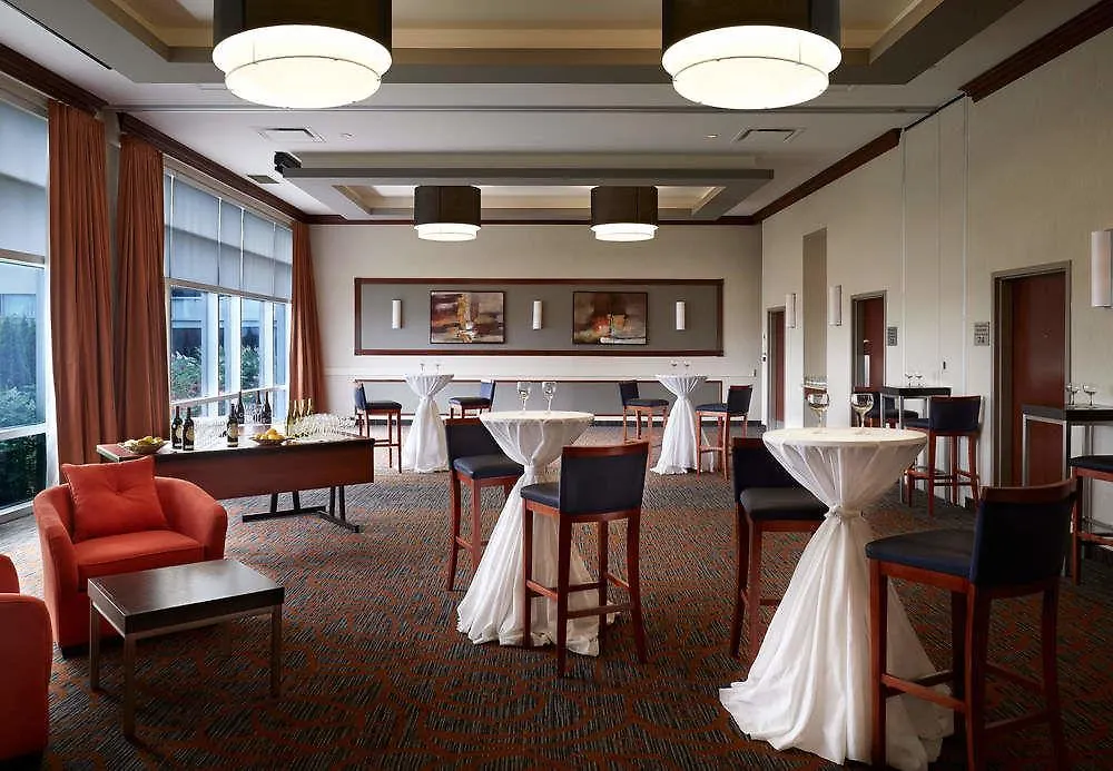 Courtyard By Marriott Montreal Airport Hotel Dorval