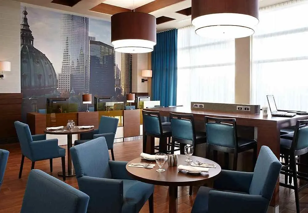 Courtyard By Marriott Montreal Airport Hotel Dorval