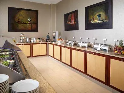 Courtyard By Marriott Montreal Airport Hotel Dorval
