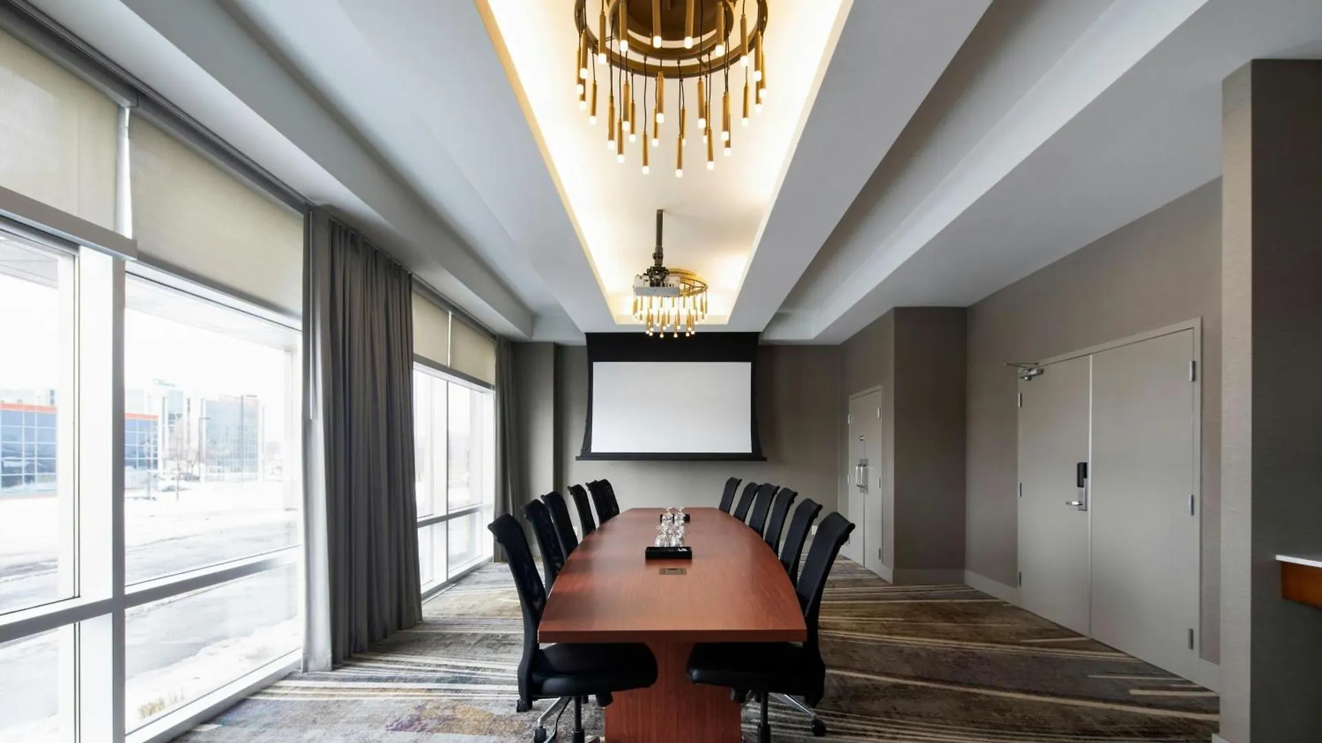 Courtyard By Marriott Montreal Airport Hotel Dorval