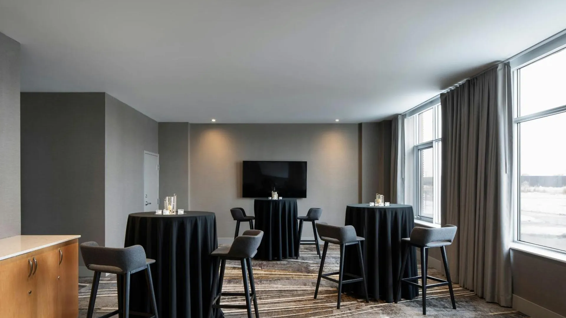 Courtyard By Marriott Montreal Airport Hotel Dorval 4*,