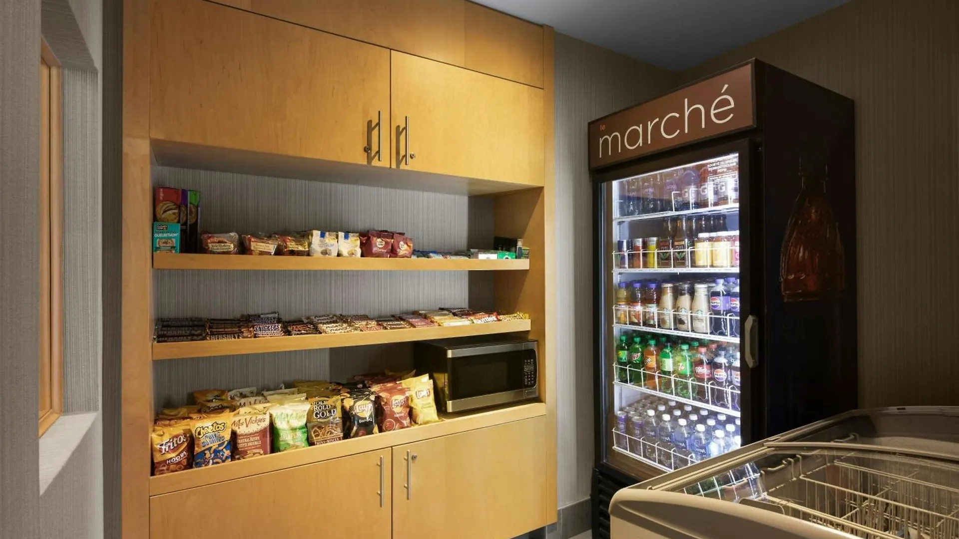 Courtyard By Marriott Montreal Airport Hotel Dorval