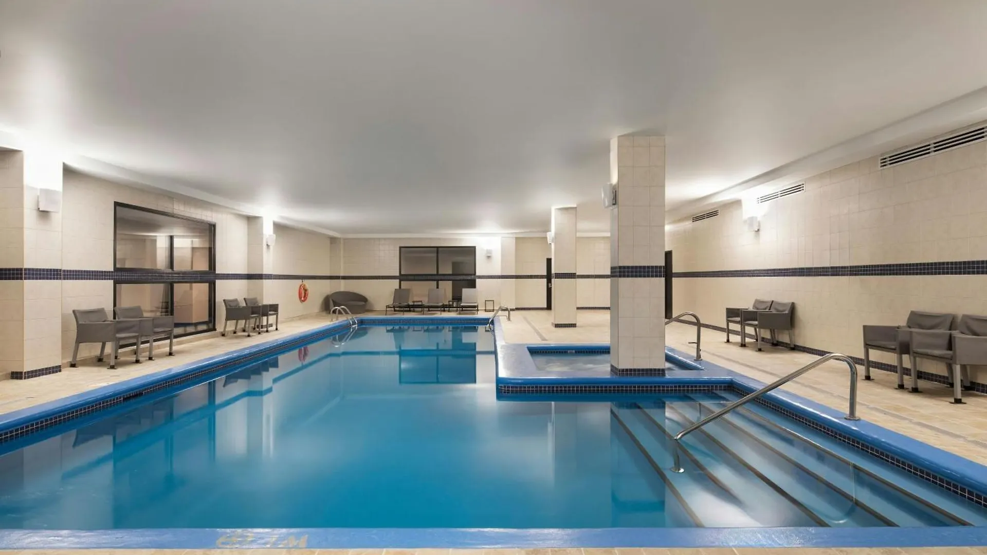 Courtyard By Marriott Montreal Airport Hotel Dorval