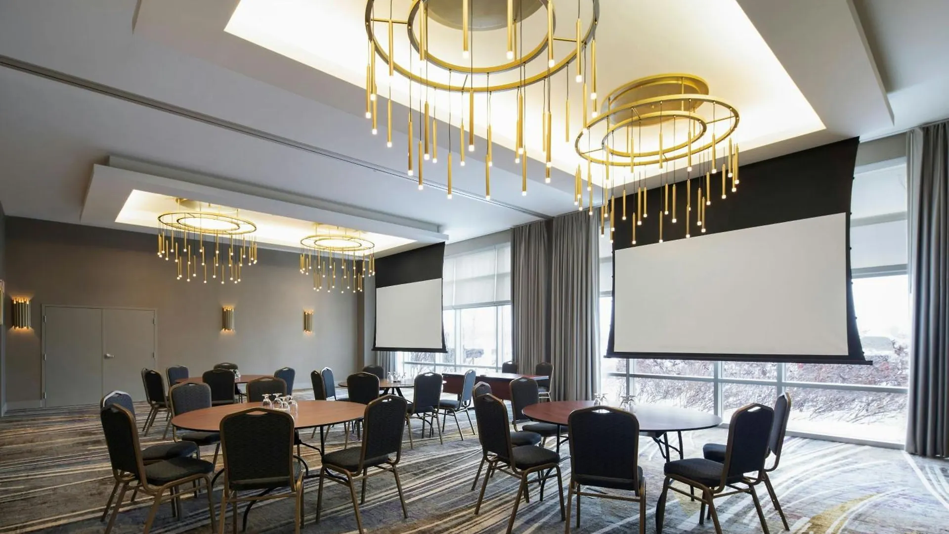 Courtyard By Marriott Montreal Airport Hotel Dorval