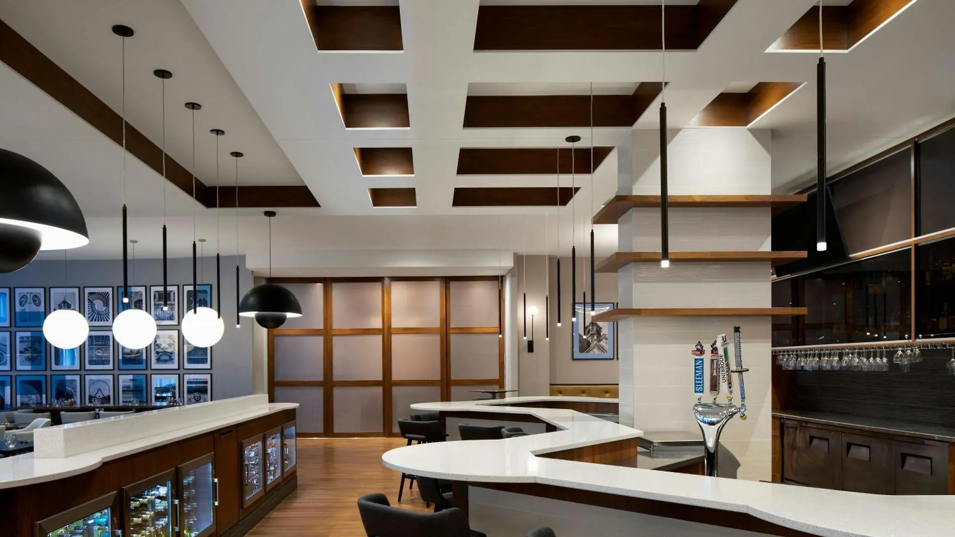 Courtyard By Marriott Montreal Airport Hotel Dorval