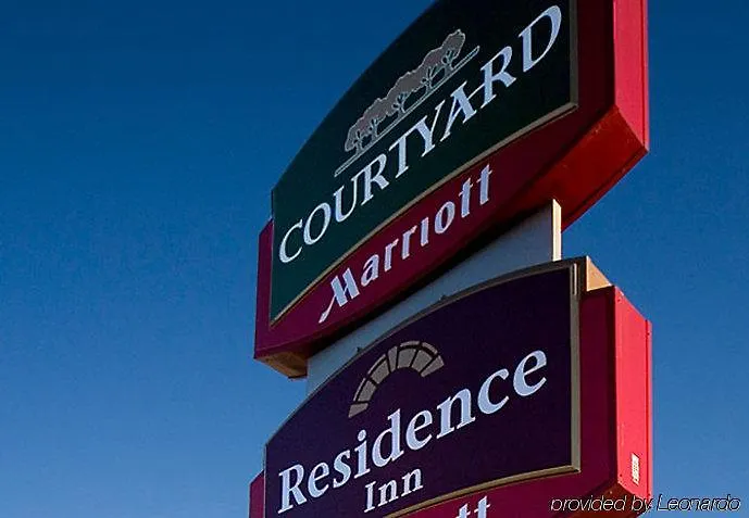 Courtyard By Marriott Montreal Airport Hotel Dorval