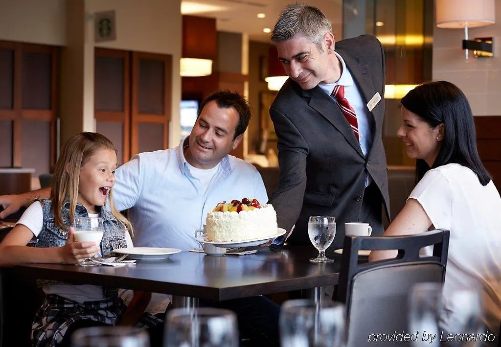 Courtyard By Marriott Montreal Airport Hotel Dorval