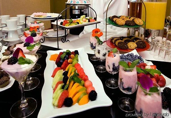Courtyard By Marriott Montreal Airport Hotel Dorval