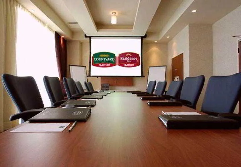 Courtyard By Marriott Montreal Airport Hotel Dorval