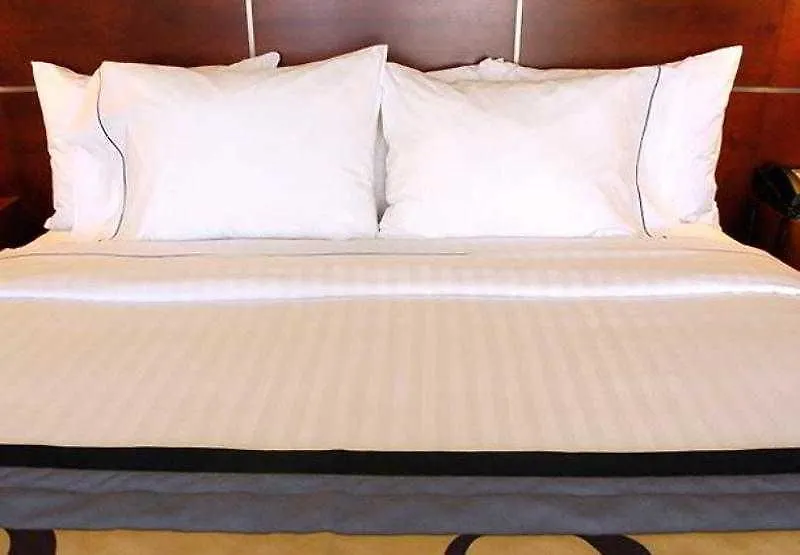 Courtyard By Marriott Montreal Airport Hotel Dorval