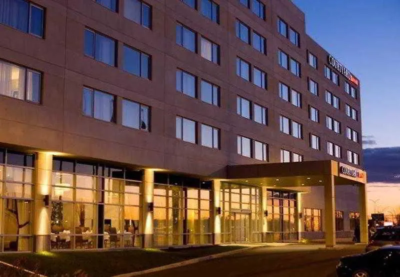Courtyard By Marriott Montreal Airport Hotel Dorval